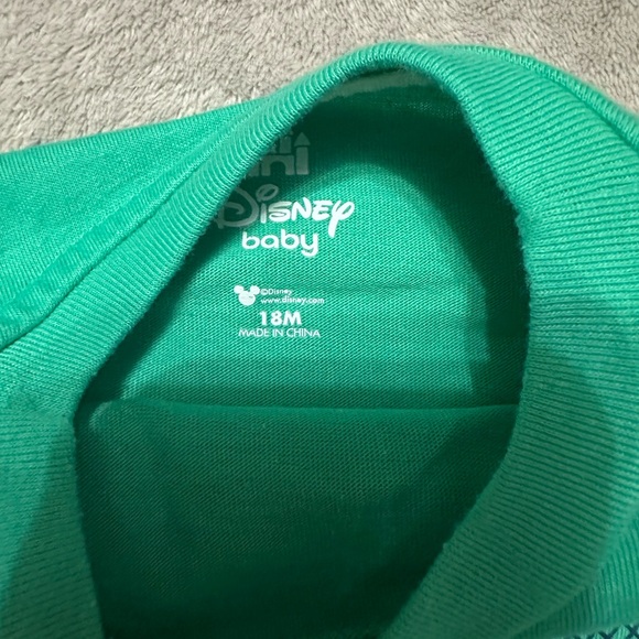 Disney Baby Green Shirt and white short set - Picture 3 of 6